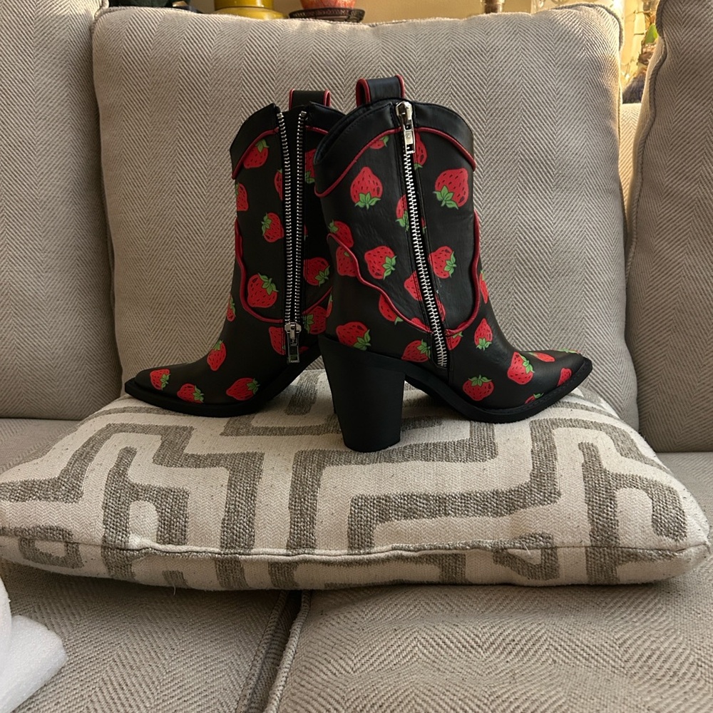 DOLLS KILL NWOT- STRAWBERRY SHORTCAKE print Heeled Boots